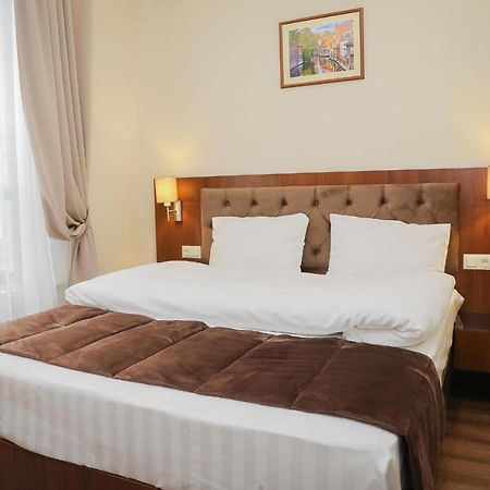 Riviera Hotel บิชเคก ภายนอก รูปภาพ