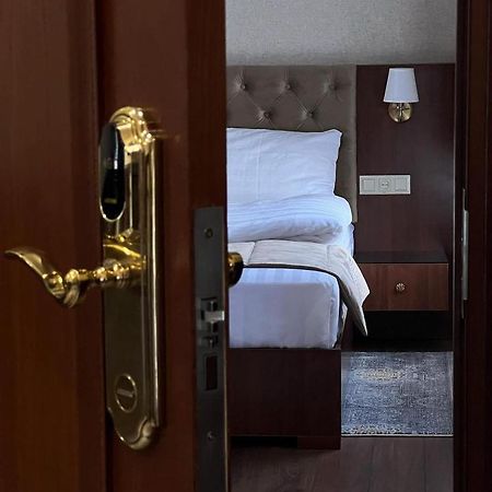 Riviera Hotel บิชเคก ภายนอก รูปภาพ
