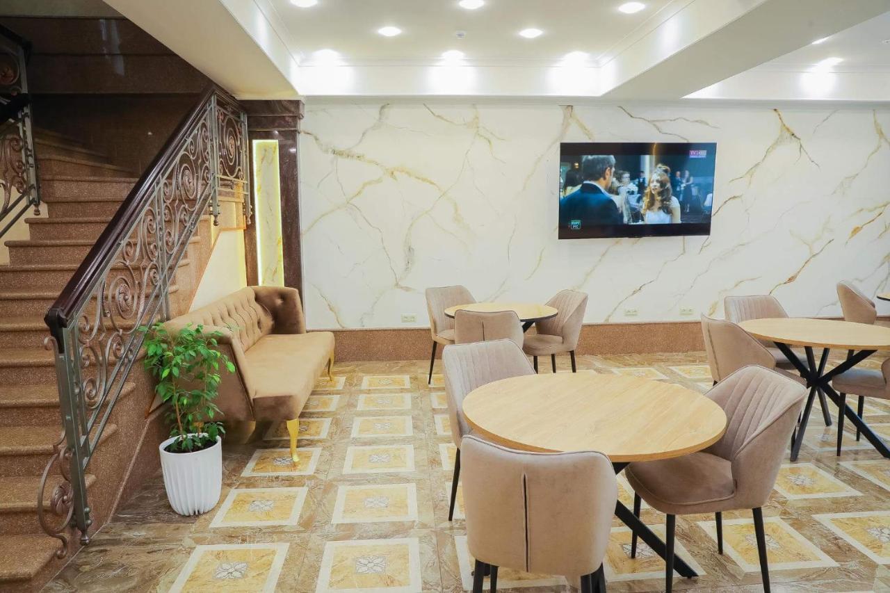 Riviera Hotel บิชเคก ภายนอก รูปภาพ