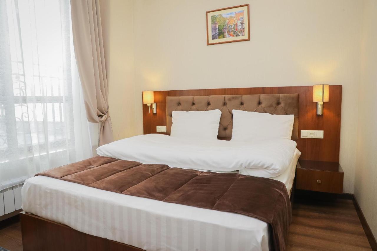 Riviera Hotel บิชเคก ภายนอก รูปภาพ