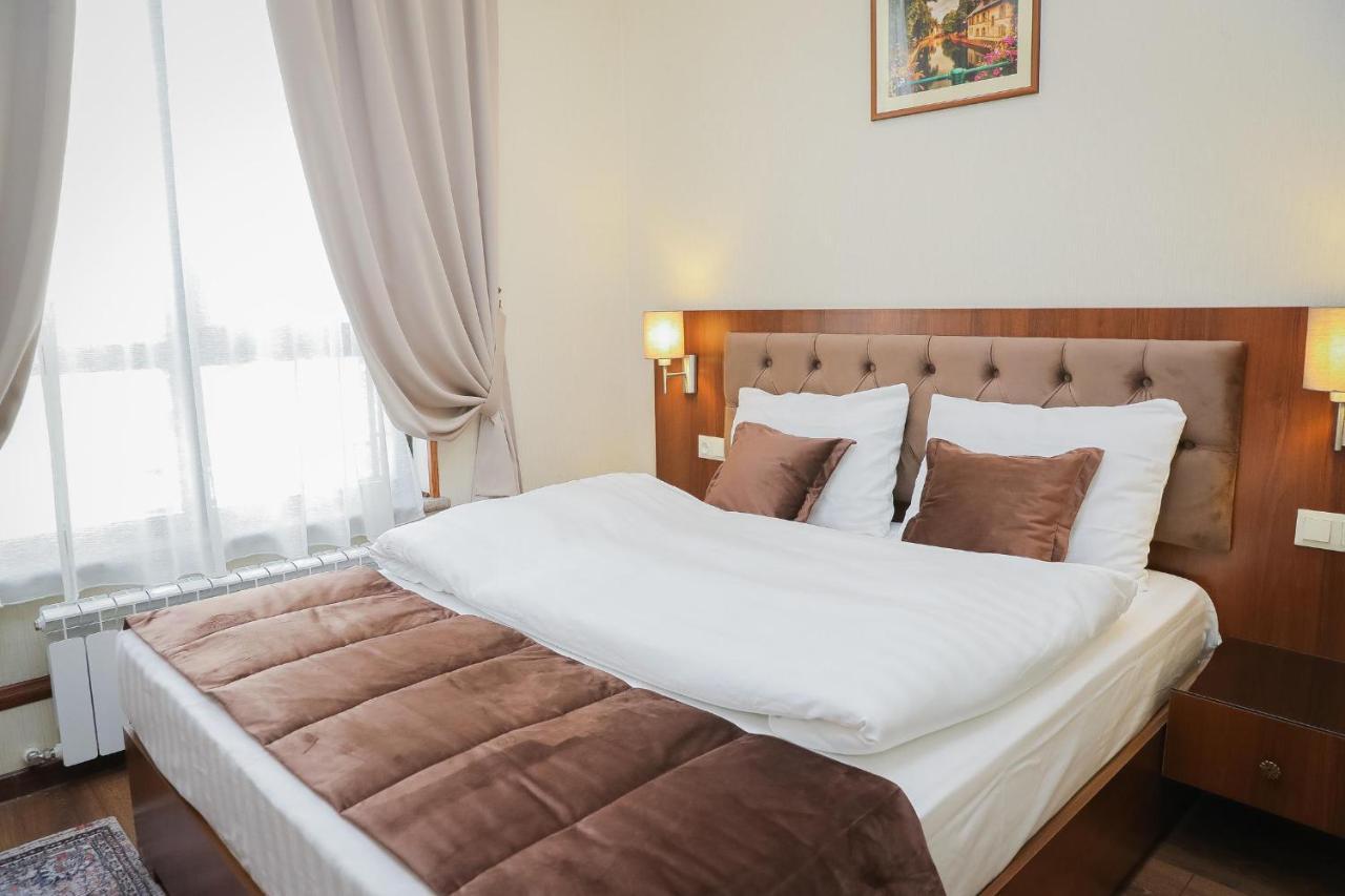 Riviera Hotel บิชเคก ภายนอก รูปภาพ